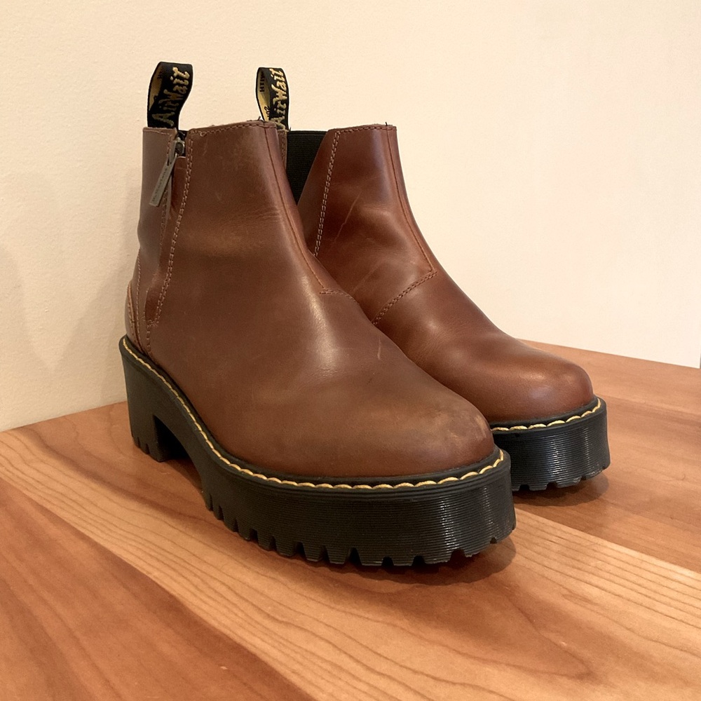 DR. MARTENS | Brown Rometty Women’s Leather Chelsea Boot 8 US